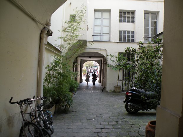  cour pavée d'immeuble, rue de Seine